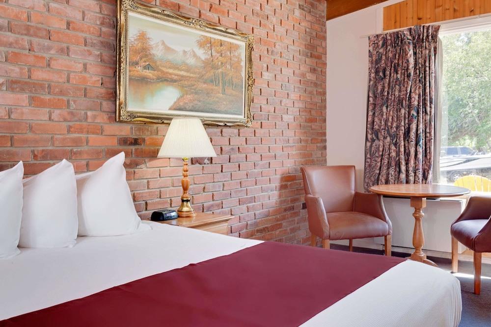 Ramada By Wyndham 1000 Islands Gananoque Hotel Exterior foto